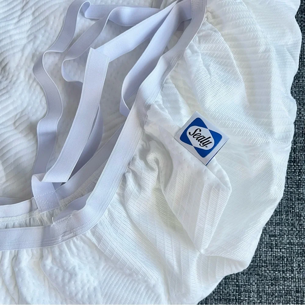 NWOT Sealy Mattress Cover- Full Size